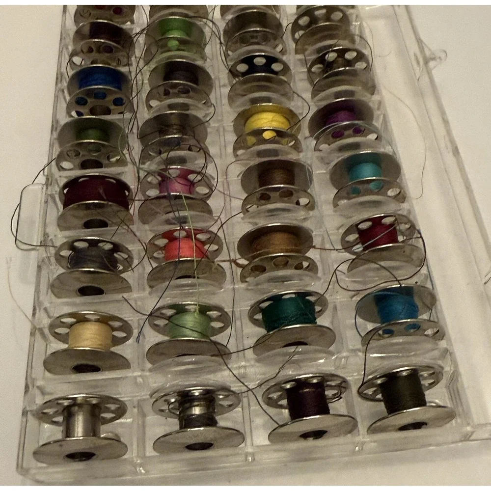 Vtg Sewing Machine Metal Bobbins 7 Hole Most w/Previous Thread Lot of 32 - Picture 4 of 8